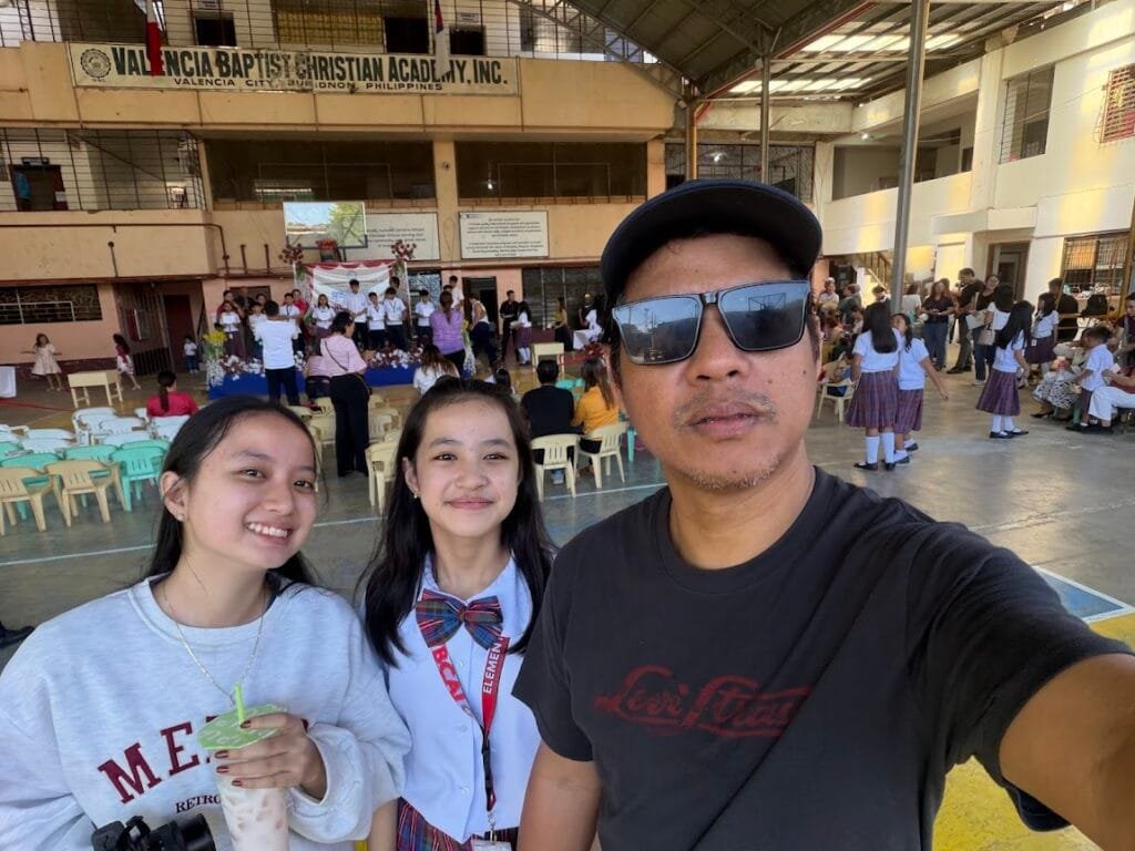 Papa Lenslo with Chloe and Jashel Kaye.