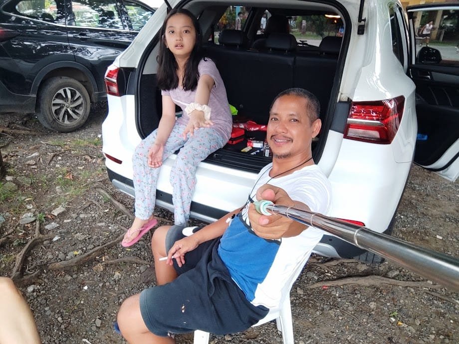 Papa Lenslo and Chloe selfie.
